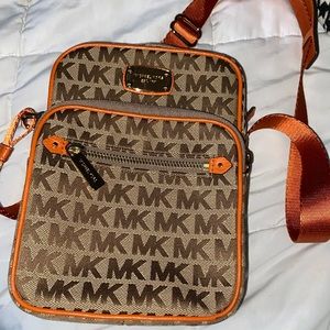 Michaelkors crossbody bag